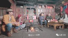 和珅被抄光家产后，在狱中自尽，他的九个妻妾是被如何处置的